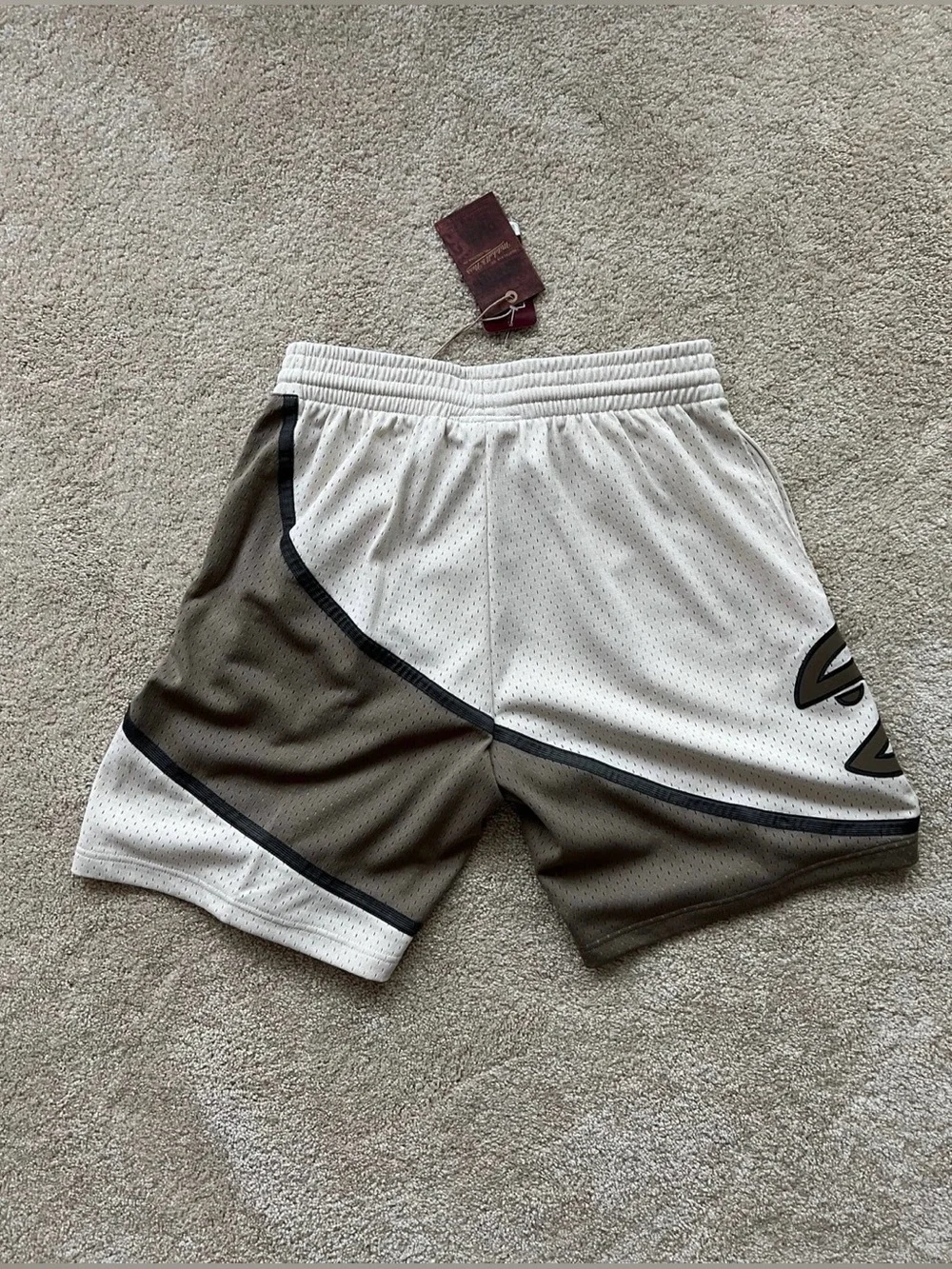 Mitchell & Ness Atlanta Hawks Astro Swingman Shorts US XS Cream Grey NBA
